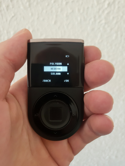 D'CENT hardware wallet displaying Hedera app