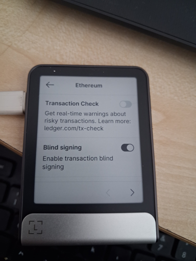 Ledger Flex displaying Blind signing option